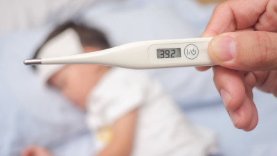 突然の発熱・お迎え要請！どう乗り切った？仕事と看病の「最大の綱渡りエピソード」を教えて！のサムネイル