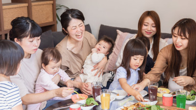 ママ友・パパ友との会話で「この話題、苦手だな」と感じる話題は？のサムネイル