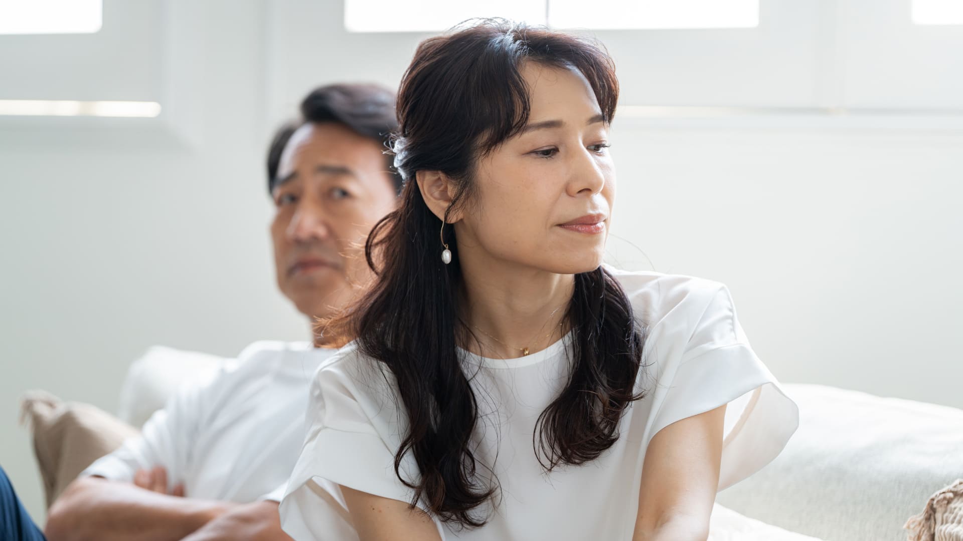 【アンケート】夫婦喧嘩で謝るのどっち？のサムネイル