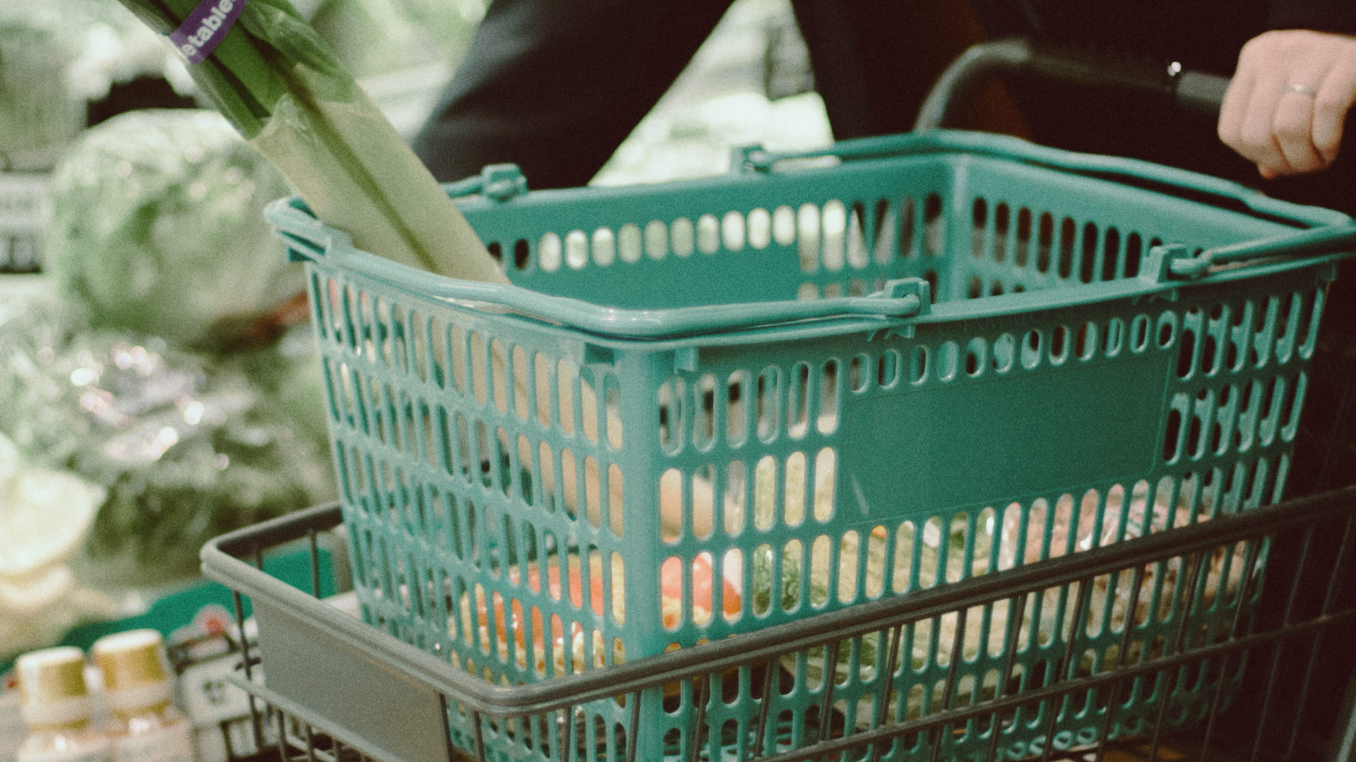 買い物で利用するスーパーを使い分けしてる？使いわけしてる理由は？のサムネイル