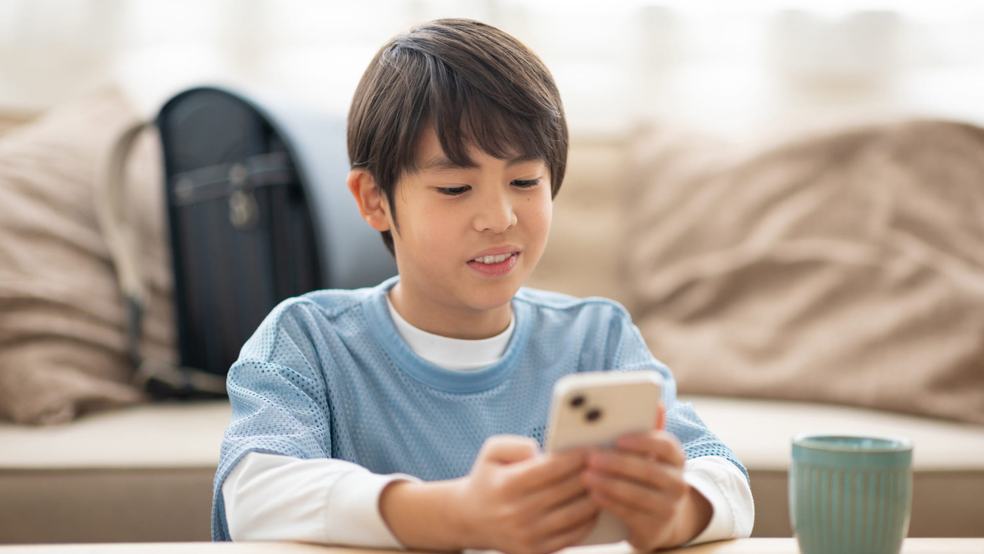 子どもに「YouTubeやスマホ」を1日何時間見せてる？またどんなルールを決めてる？のサムネイル