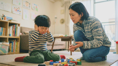 専門家が監修した「イヤイヤ期対策」や「寝かしつけ講座」などの有料動画サービス。ぶっちゃけお金を払ってでも見たい？のサムネイル