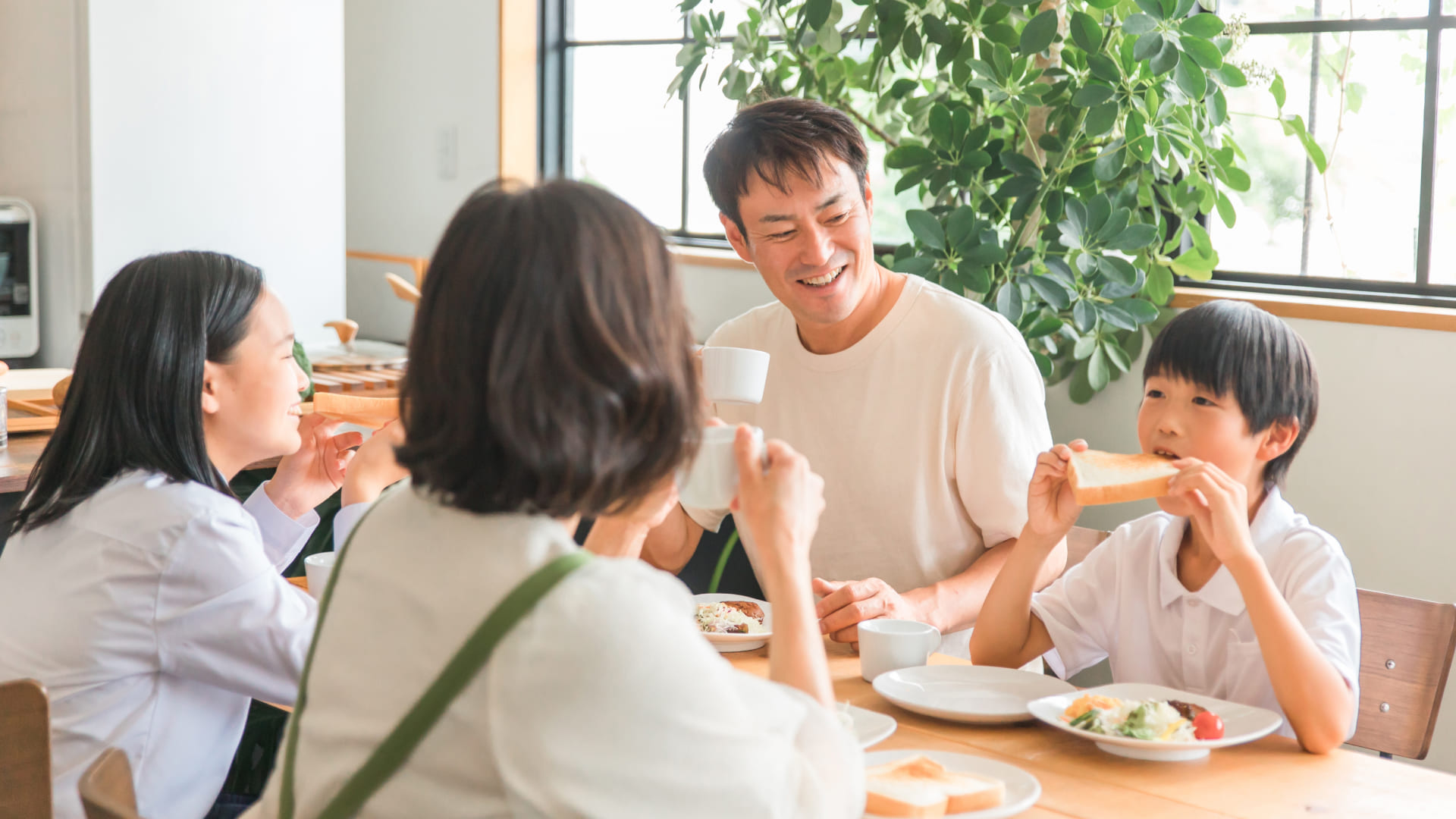 自分の好き嫌いが、わが家の食卓に影響している食べ物は？のサムネイル