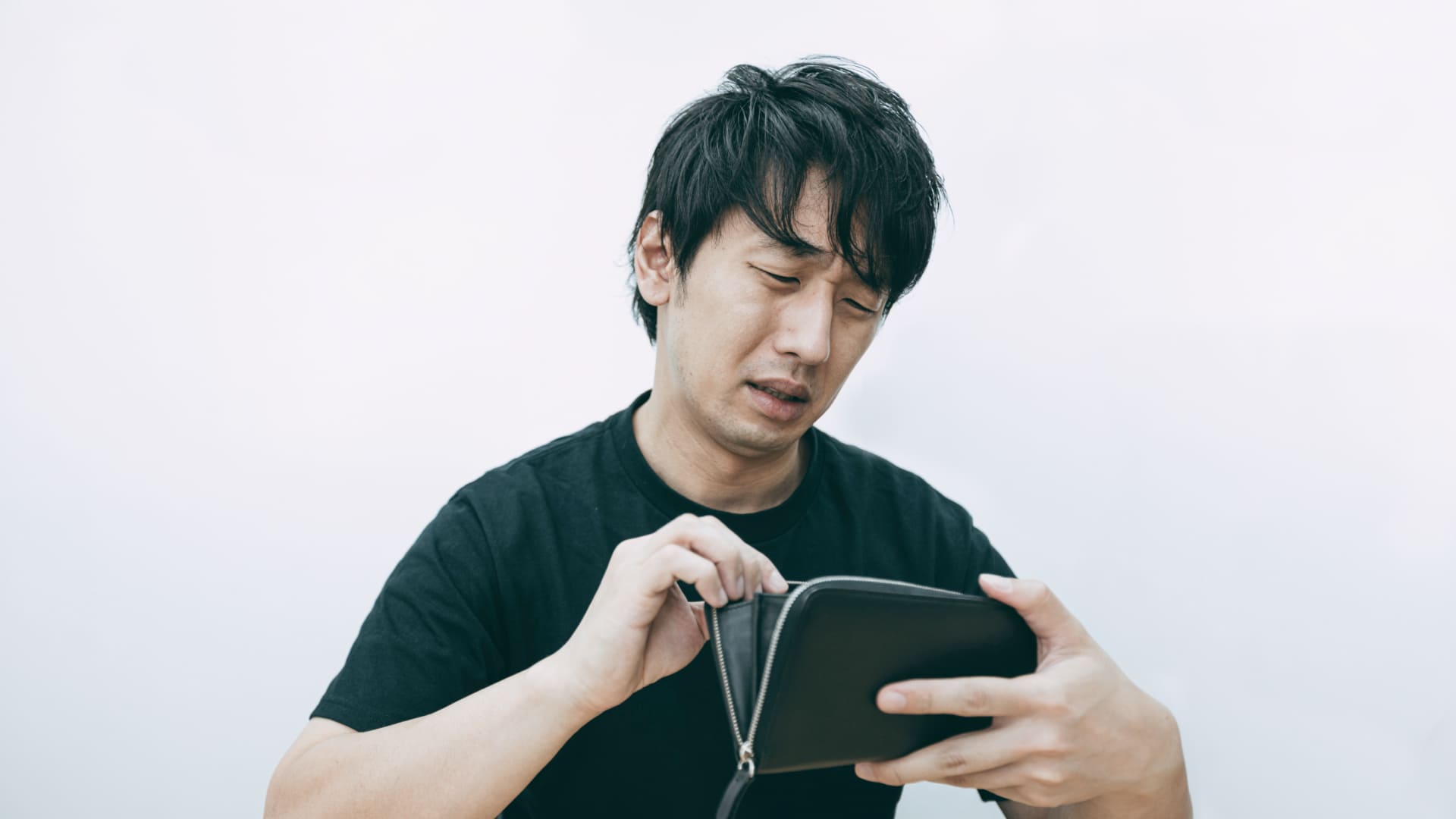 生活費のことで、誰にも言えずに我慢していることはありますか？のサムネイル