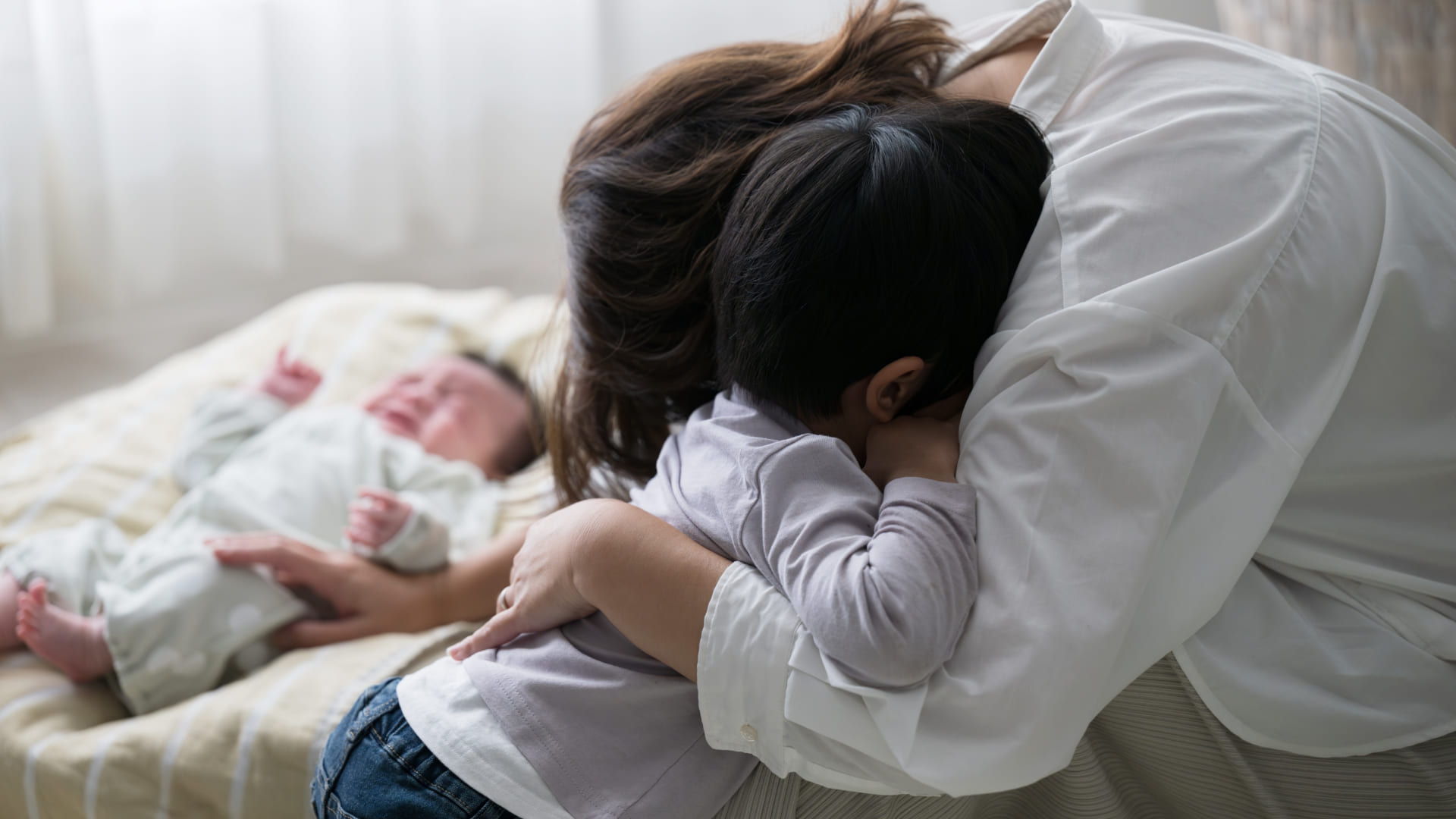 【アンケート】産後や乳幼児の育児中、「もう心が限界かもしれない」と感じるほどの強い落ち込みや不安を経験したことはありますか？のサムネイル