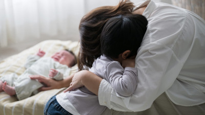 【アンケート】産後や乳幼児の育児中、「もう心が限界かもしれない」と感じるほどの強い落ち込みや不安を経験したことはありますか？のサムネイル