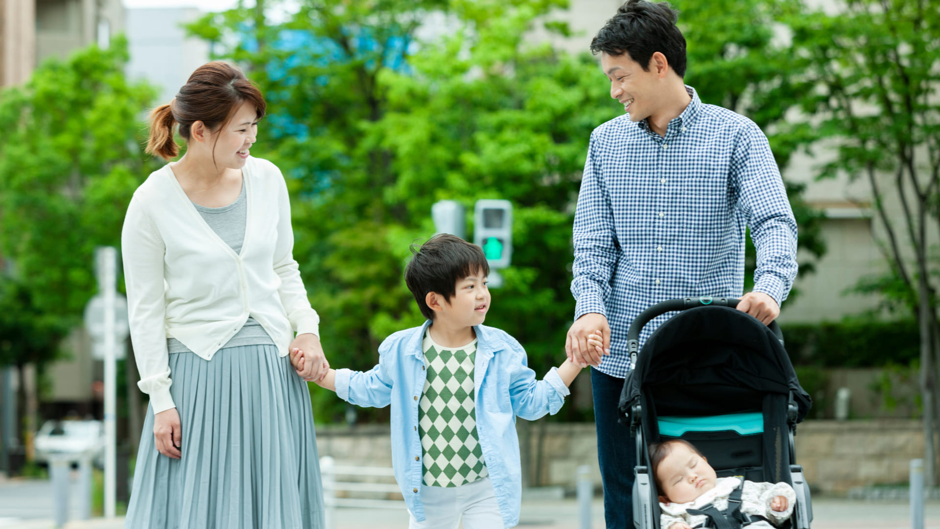 あなたの地域で助かっている子育ての政策は？のサムネイル