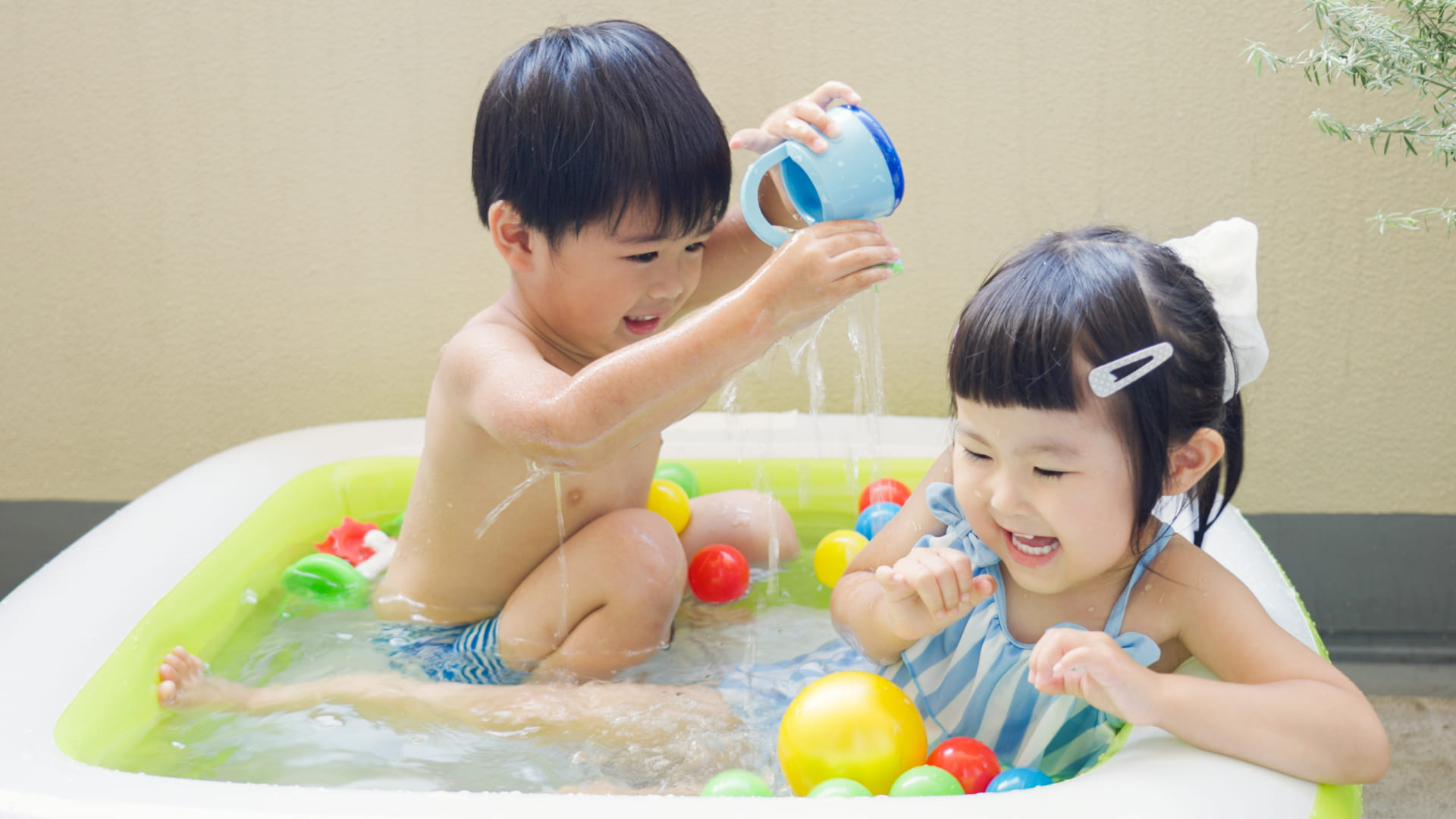 猛暑が続く日本の夏、子どもの「外遊び」の基準どうしてる？のサムネイル