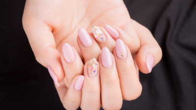 【アンケート】自分の美容のために行きたいけど我慢しているところのサムネイル